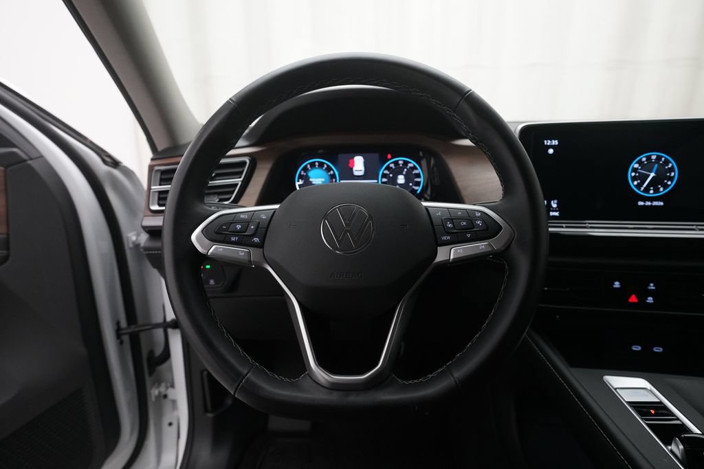 Used 2024 Volkswagen Atlas SE AWD/4WD image 4