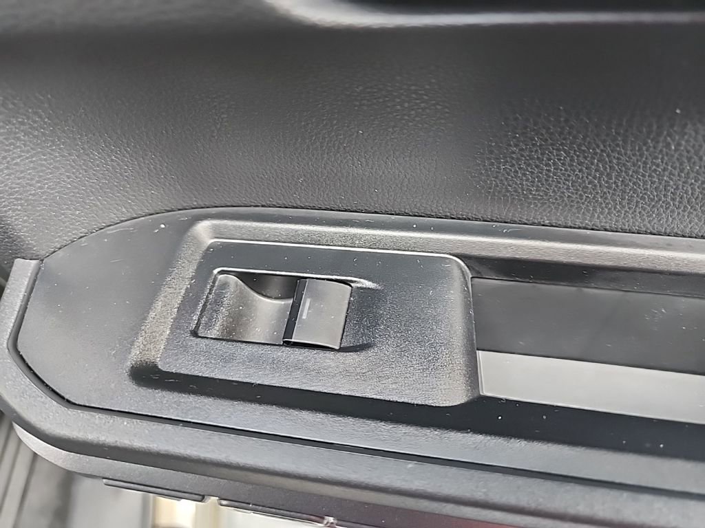 Used 2025 Toyota Tacoma TRD Off-Road image 33