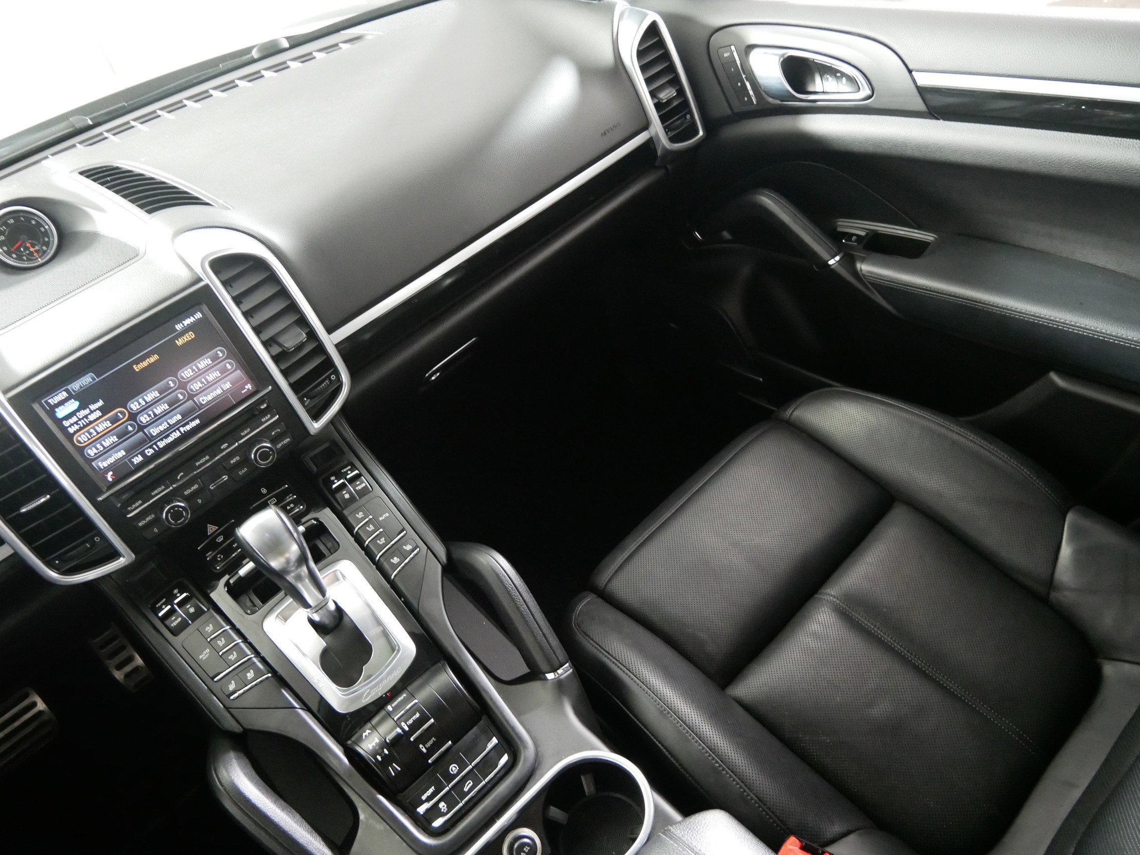 Used 2013 Porsche Cayenne S image 11