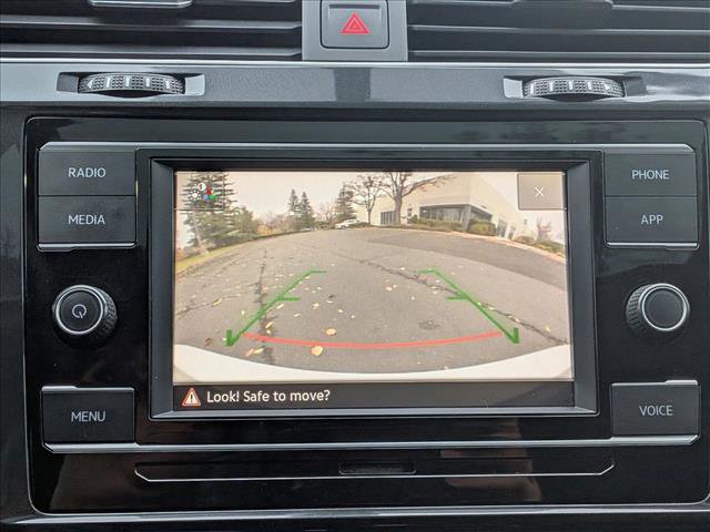 Used 2021 Volkswagen Golf 4-Door image 14