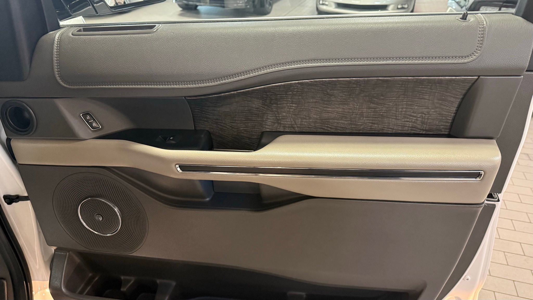 Used 2019 Ford Expedition Limited image 10