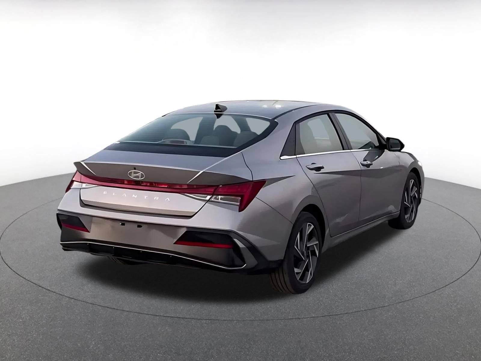 Used 2025 Hyundai Elantra SEL image 14
