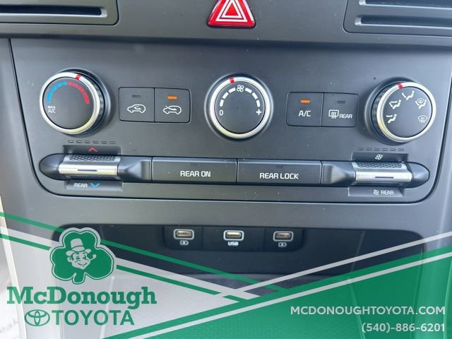 Used 2023 Kia Carnival LX image 14