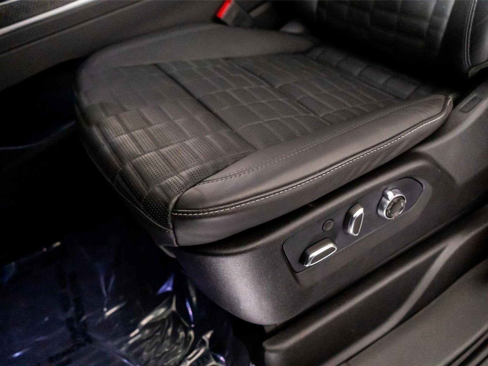 Used 2026 Cadillac Escalade V w/ LPO, Floor Liner Package image 27