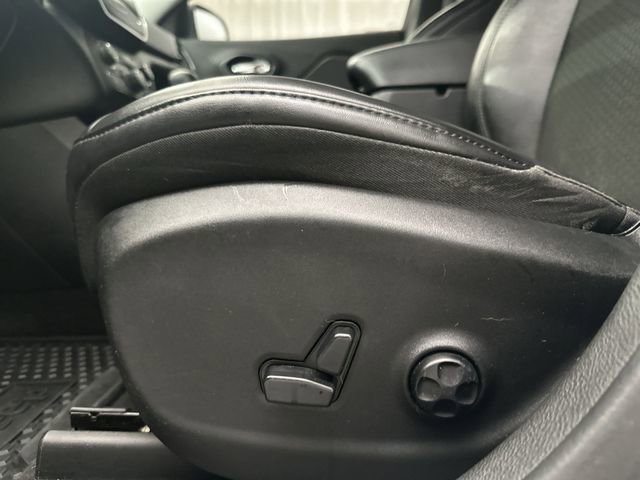 Used 2019 Jeep Cherokee Latitude Plus image 18