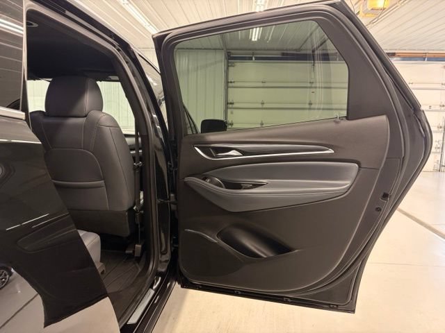 Used 2023 Buick Enclave Essence AWD/4WD image 9