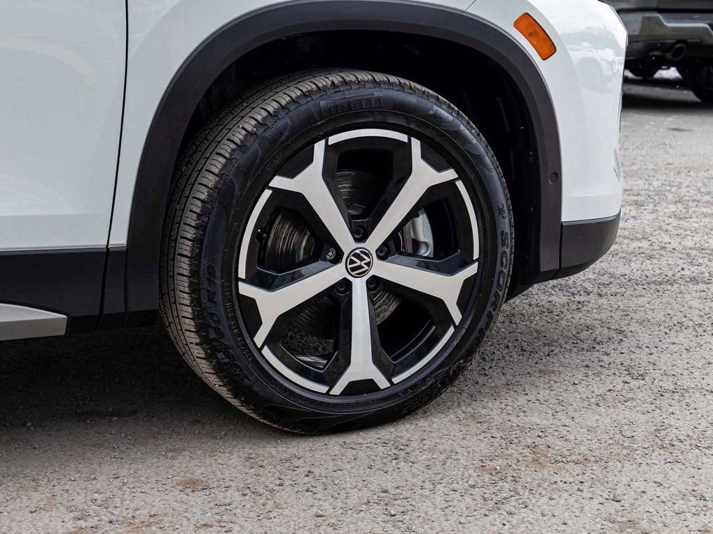 Used 2025 Volkswagen Tiguan SE image 9