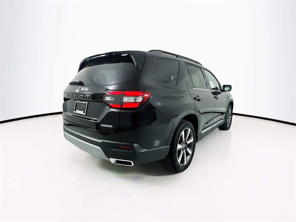 Certified 2025 Honda Pilot Touring image 5