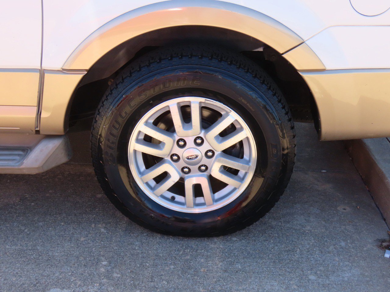 Used 2013 Ford Expedition EL XLT image 18