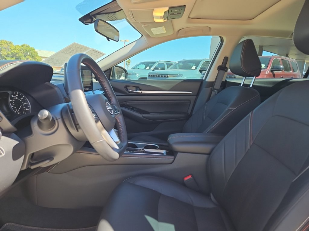 Used 2023 Nissan Altima 2.5 SR w/ SR Premium Package FWD image 15