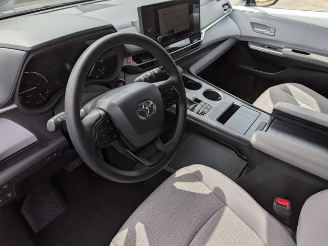 Used 2026 Toyota Sienna LE FWD image 16