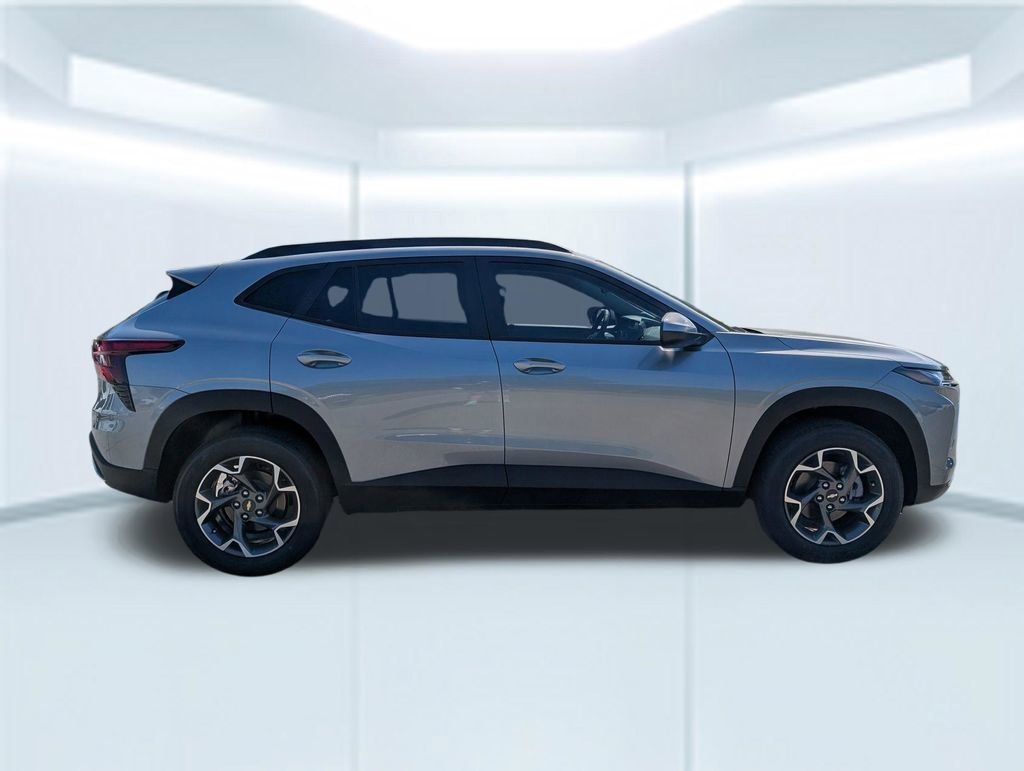 New 2026 Chevrolet Trax LT w/ Driver Confidence Package FWD image 8