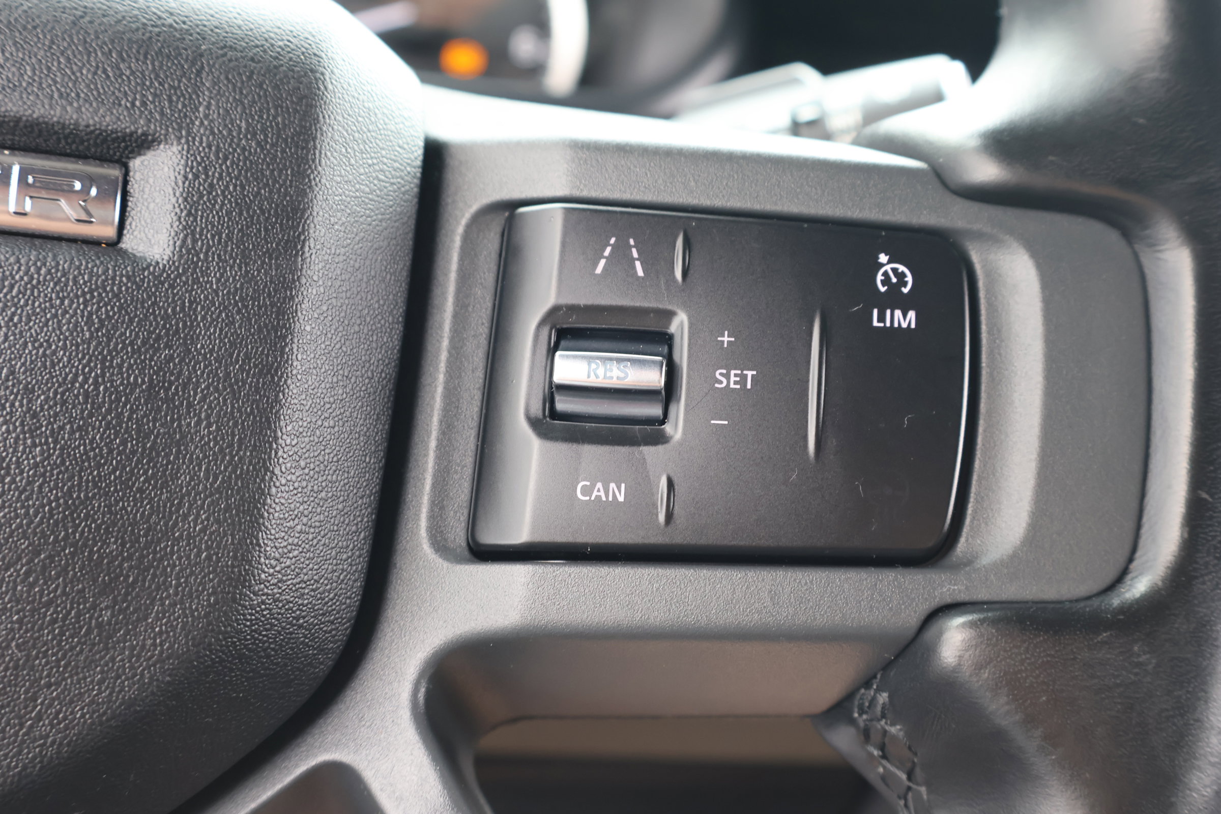 Used 2023 Land Rover Defender 110 X-Dynamic SE image 23