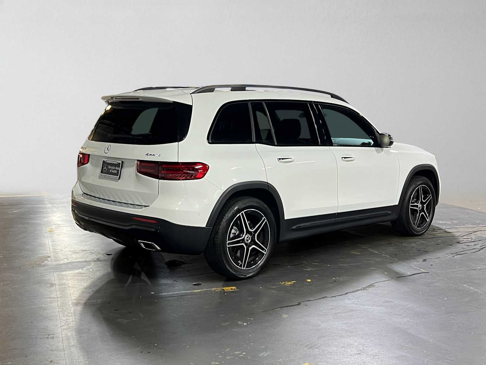 Used 2026 Mercedes-Benz GLB 250 4MATIC image 3