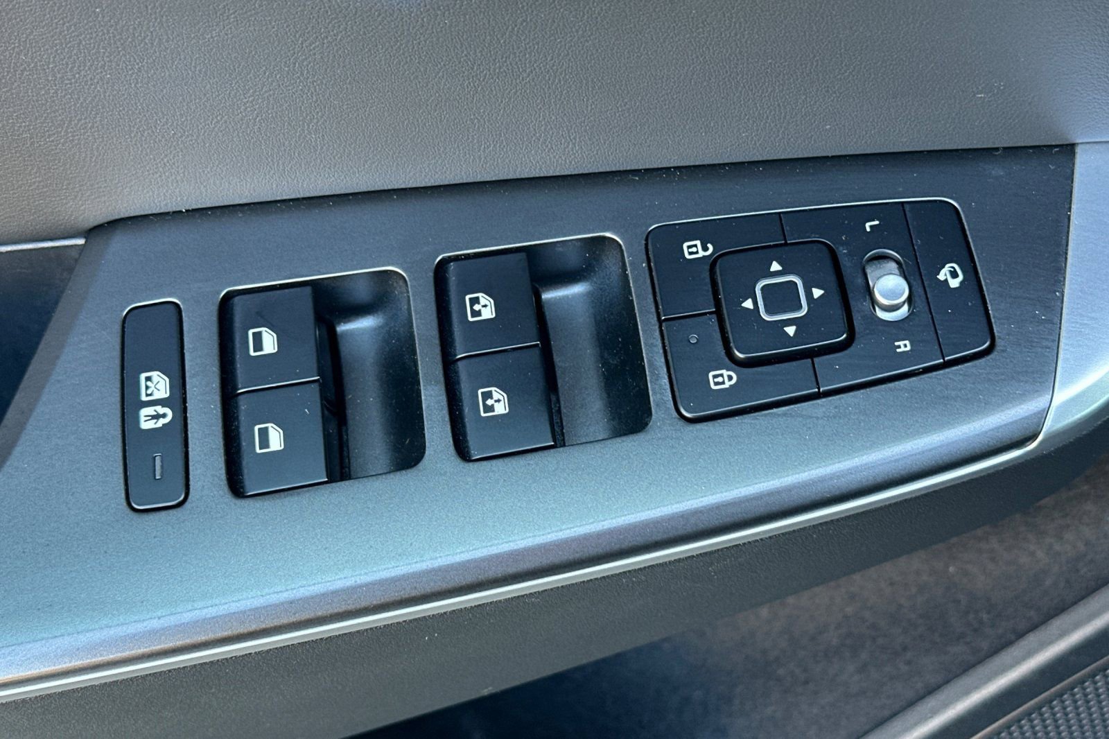 Used 2024 Kia EV6 Light image 12