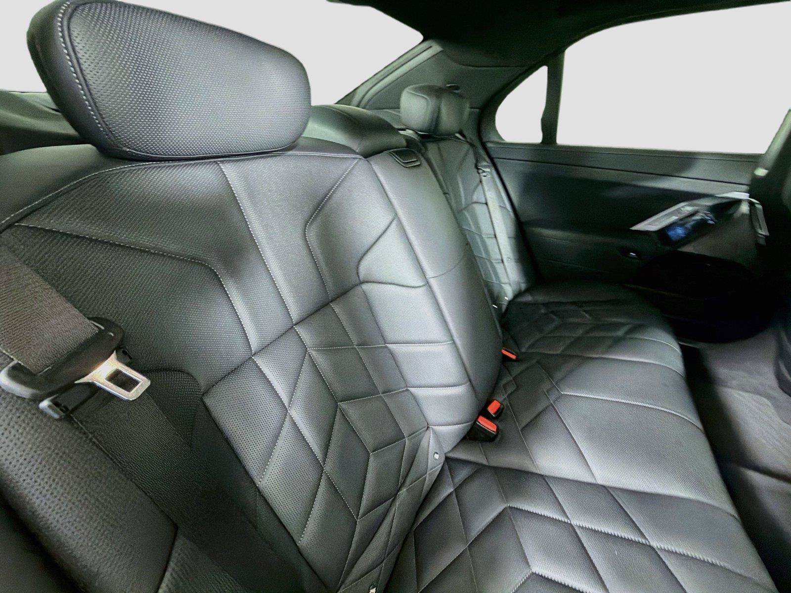 Used 2023 BMW 740i RWD image 28