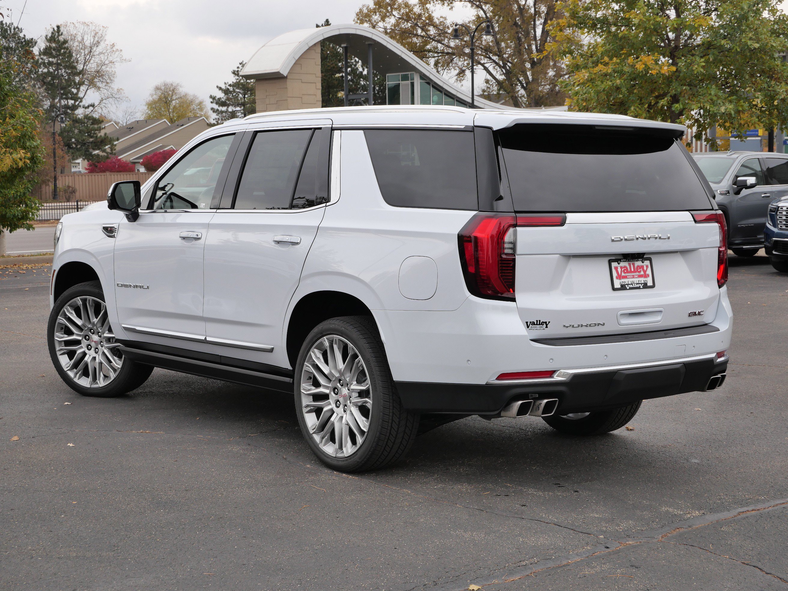 New 2026 GMC Yukon Denali w/ Denali Reserve Package image 2