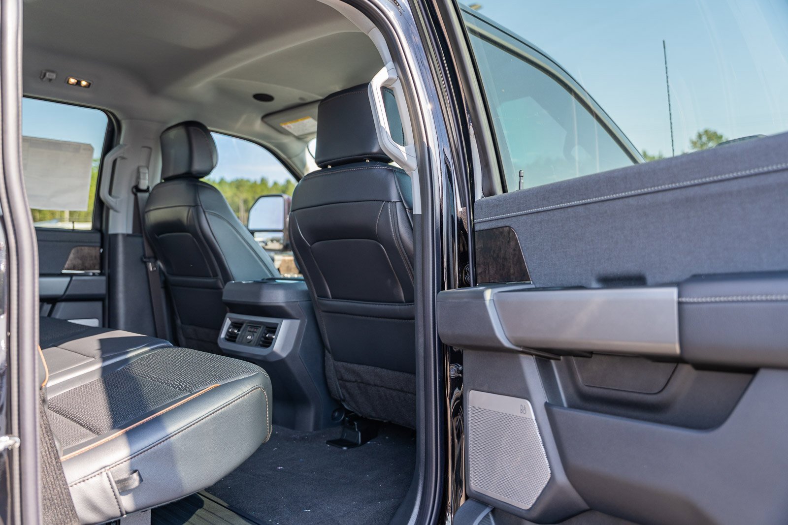 New 2025 Ford F250 Lariat w/ Lariat Ultimate Package image 14