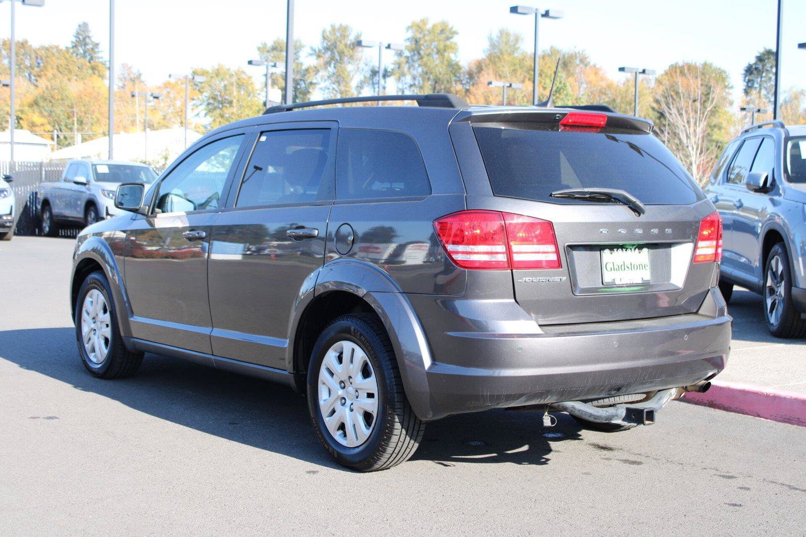 Used 2020 Dodge Journey SE w/ SE Popular Equipment Group FWD image 3