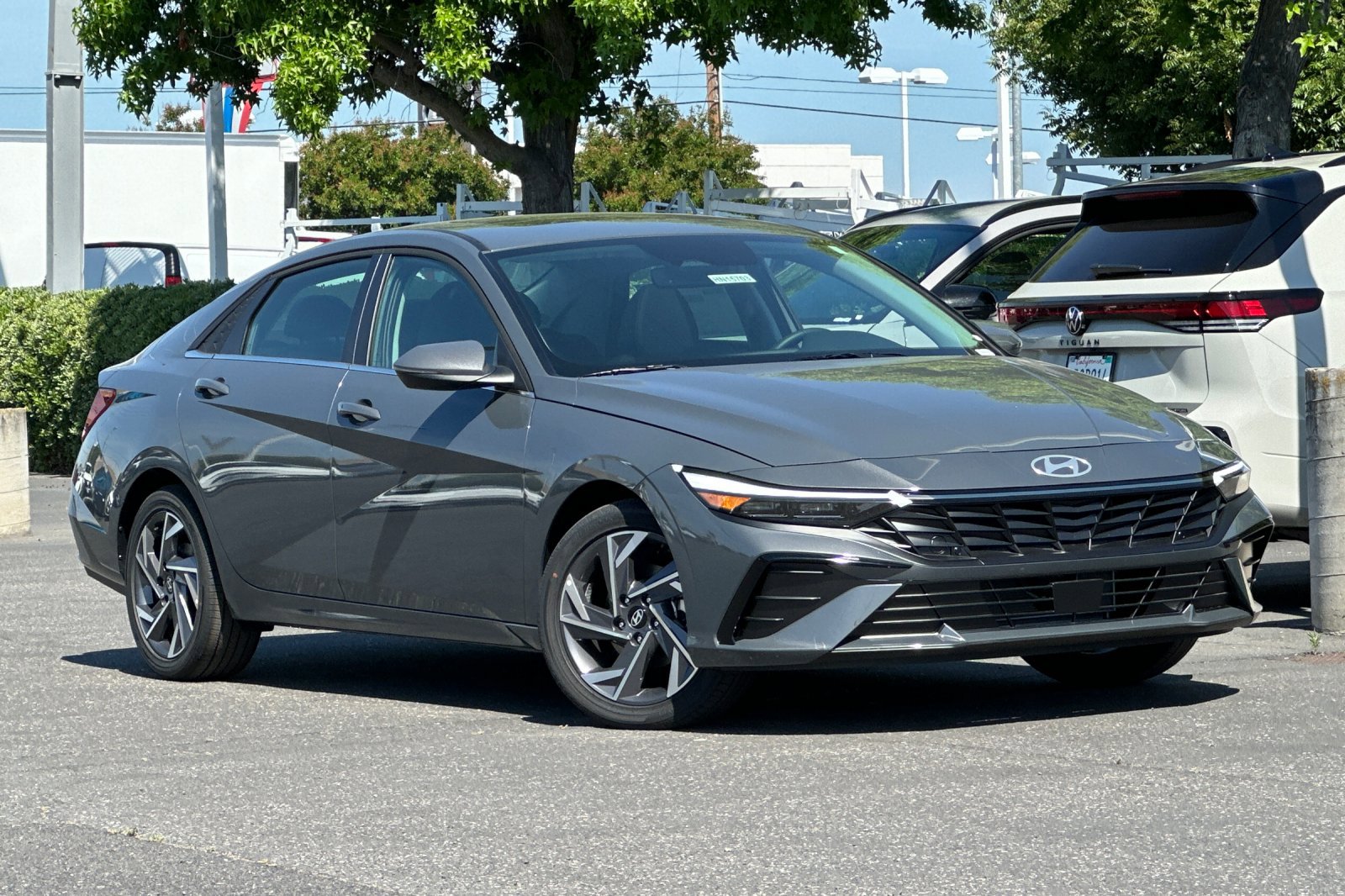 New 2026 Hyundai Elantra Limited FWD image 2