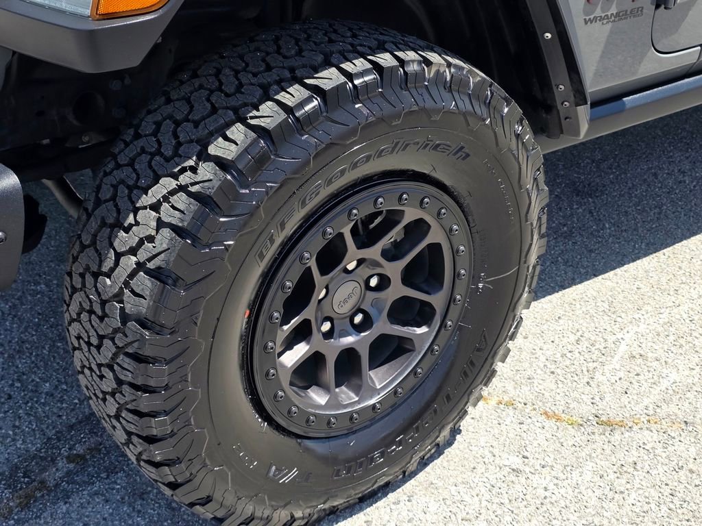 Used 2022 Jeep Wrangler Unlimited Rubicon w/ Xtreme Recon 35" Tire Package AWD/4WD image 11