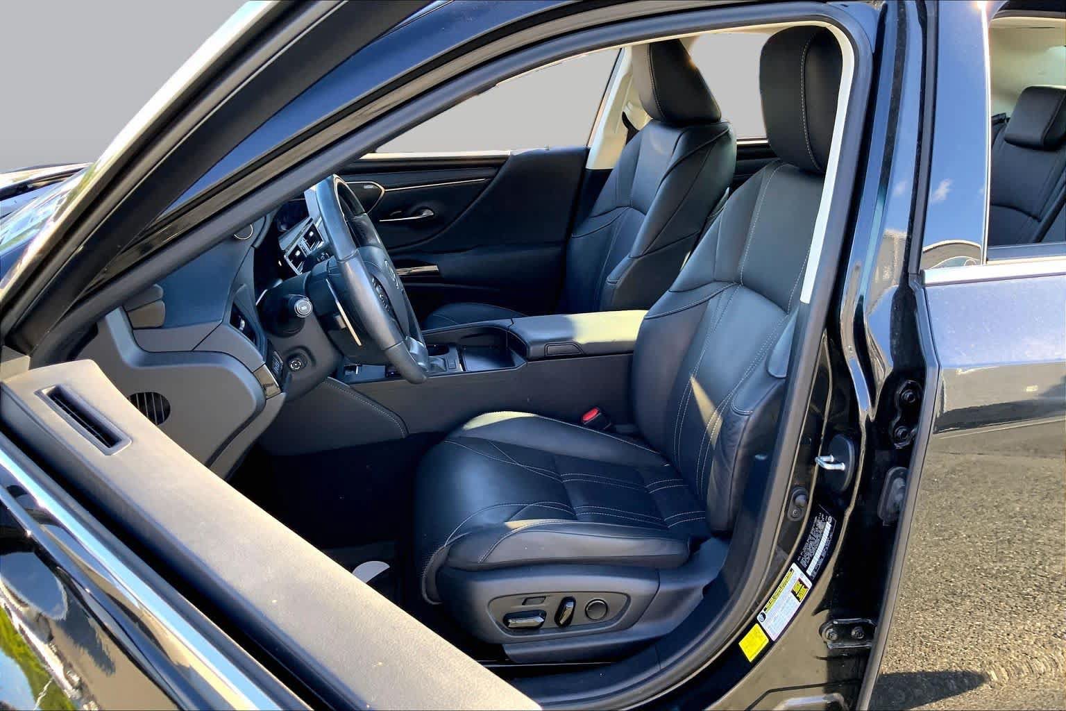 Used 2024 Lexus ES 350 Ultra Luxury w/ Accessory Package (Z2) FWD image 8