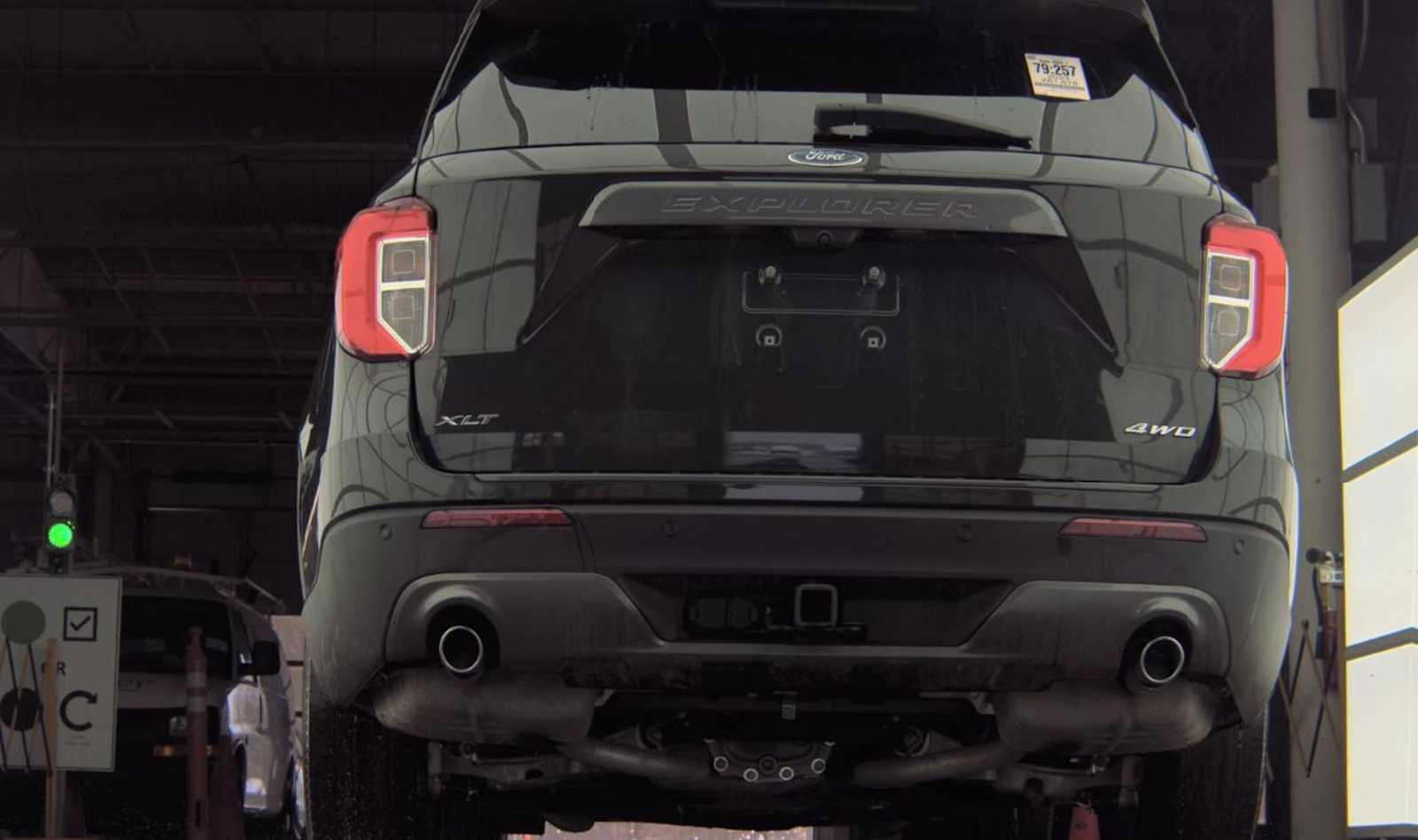 Used 2023 Ford Explorer XLT w/ Equipment Group 202A image 7