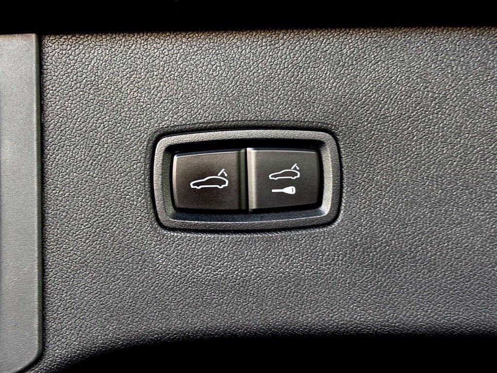 Used 2025 Porsche Cayenne GTS AWD/4WD image 40