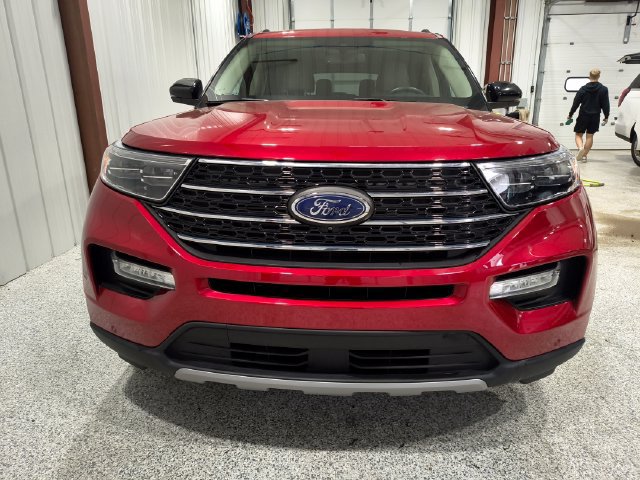 Certified 2023 Ford Explorer XLT w/ Equipment Group 202A AWD/4WD image 3