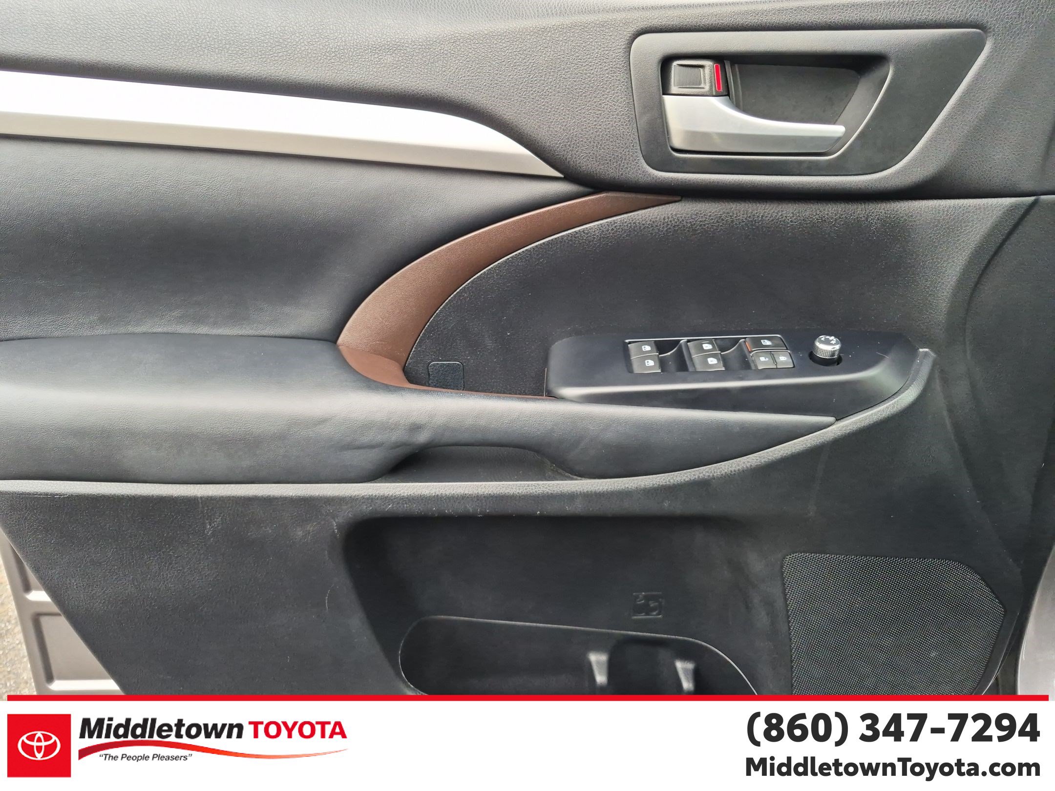 Used 2015 Toyota Highlander XLE AWD/4WD image 10