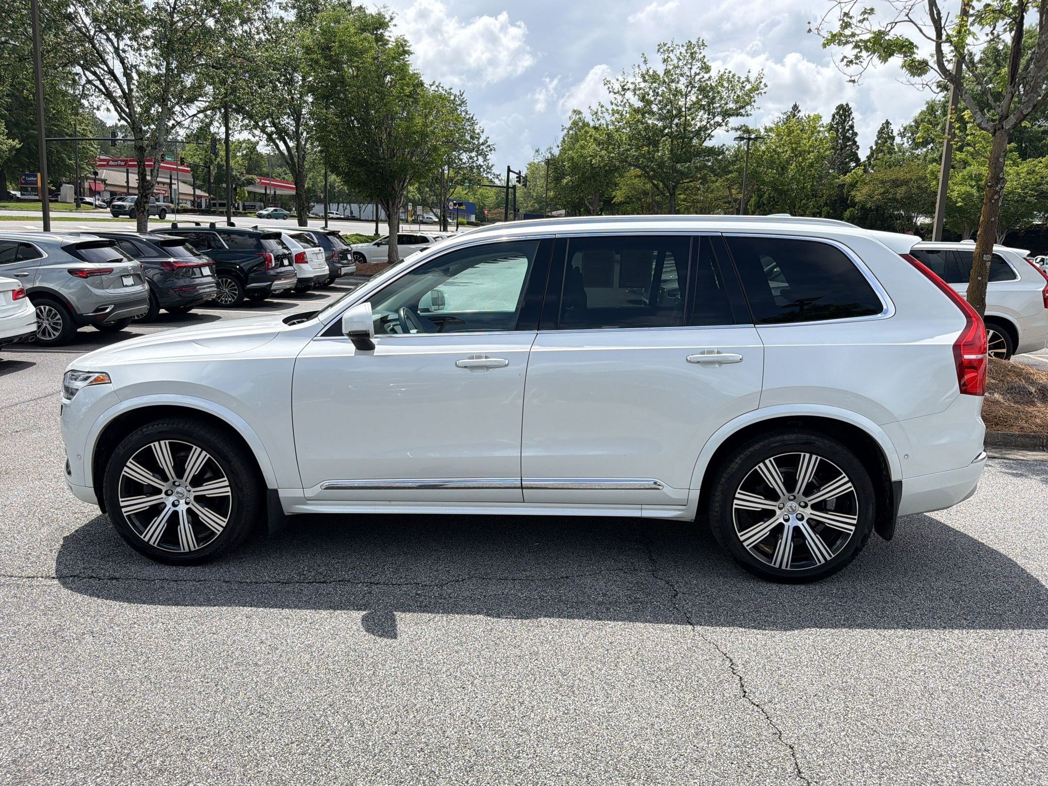 Used 2022 Volvo XC90 T6 Inscription w/ Advanced Package AWD/4WD image 2