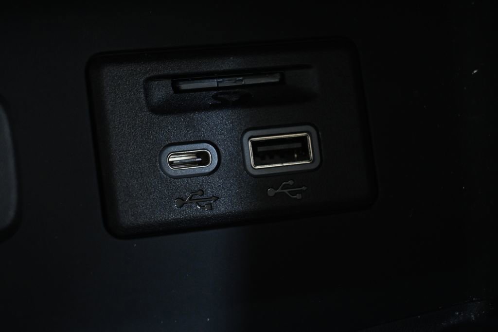 Used 2023 GMC Acadia Denali w/ Denali Technology Package image 24