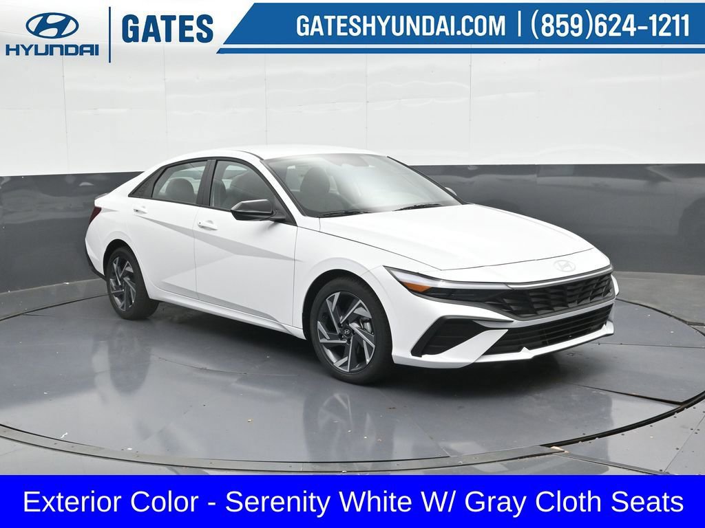 Used 2025 Hyundai Elantra Sport image 4