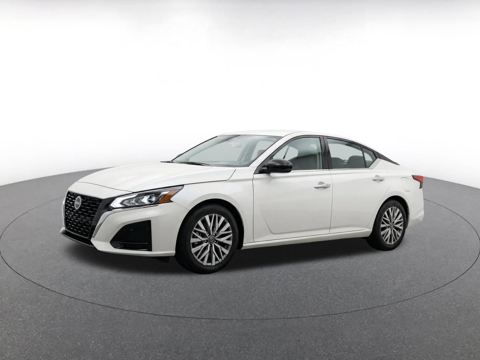 Used 2025 Nissan Altima 2.5 SV FWD image 7