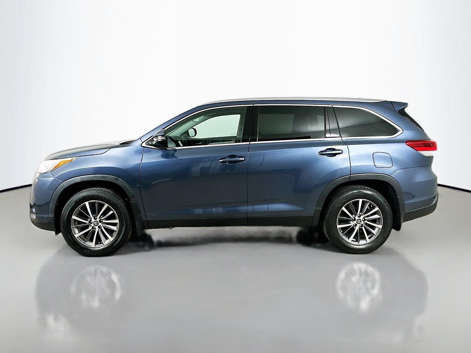 Used 2019 Toyota Highlander XLE AWD/4WD image 8