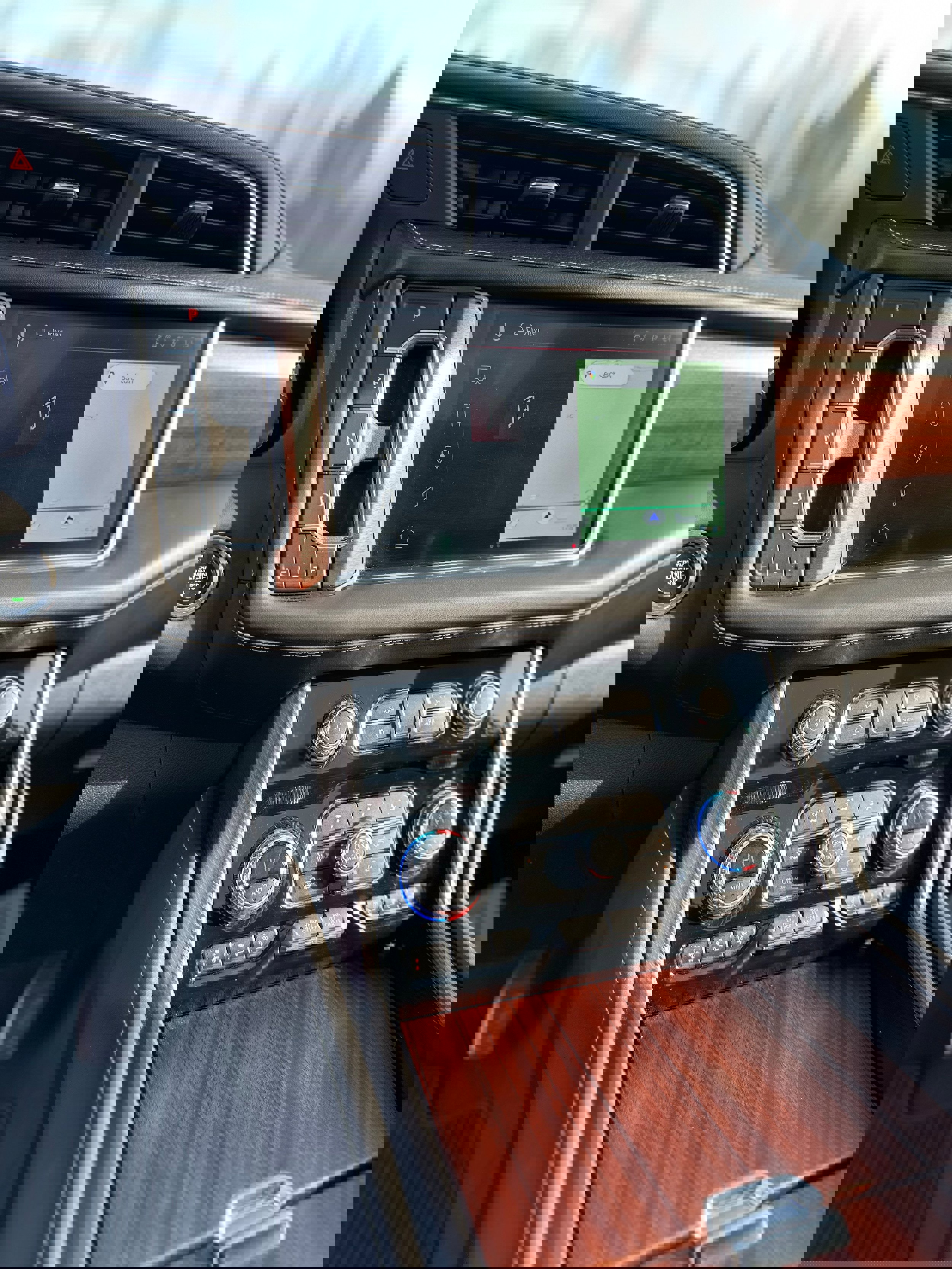 Used 2023 GMC Yukon XL Denali Ultimate AWD/4WD image 15