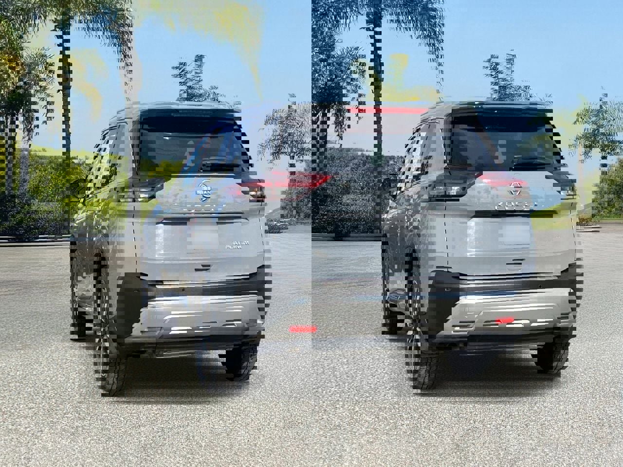 Certified 2023 Nissan Rogue Platinum w/ Platinum Premium Package FWD image 4