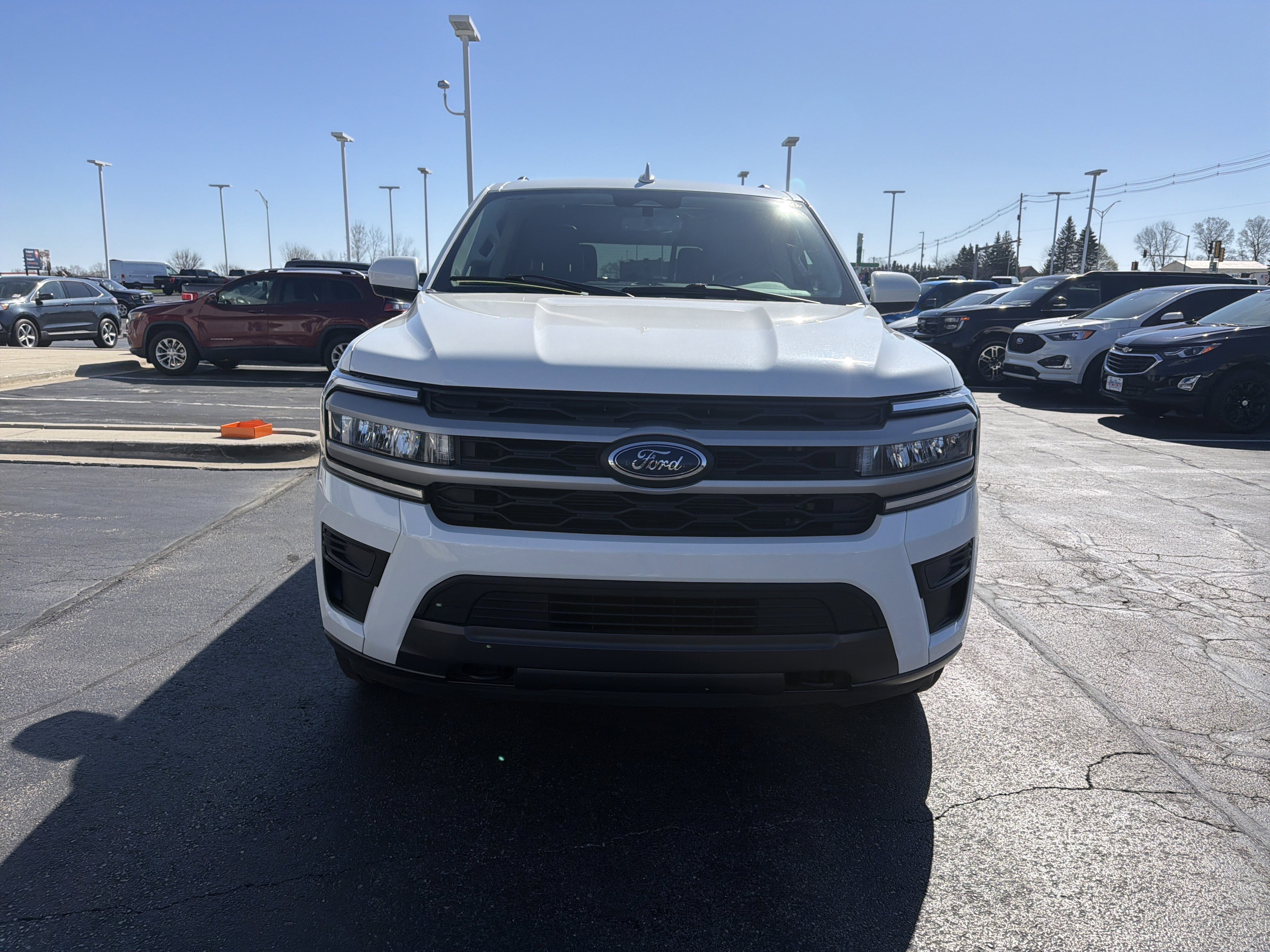 Used 2023 Ford Expedition XLT AWD/4WD image 3