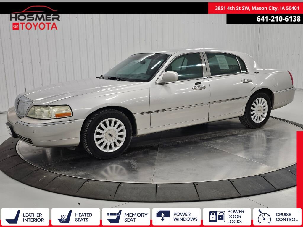 Used 2005 Lincoln Town Car Signature Limited image 1