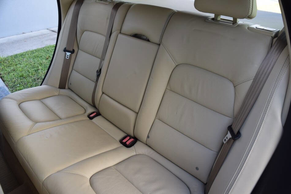 Used 2011 Volvo XC70 3.2 w/ Premium Pkg image 41