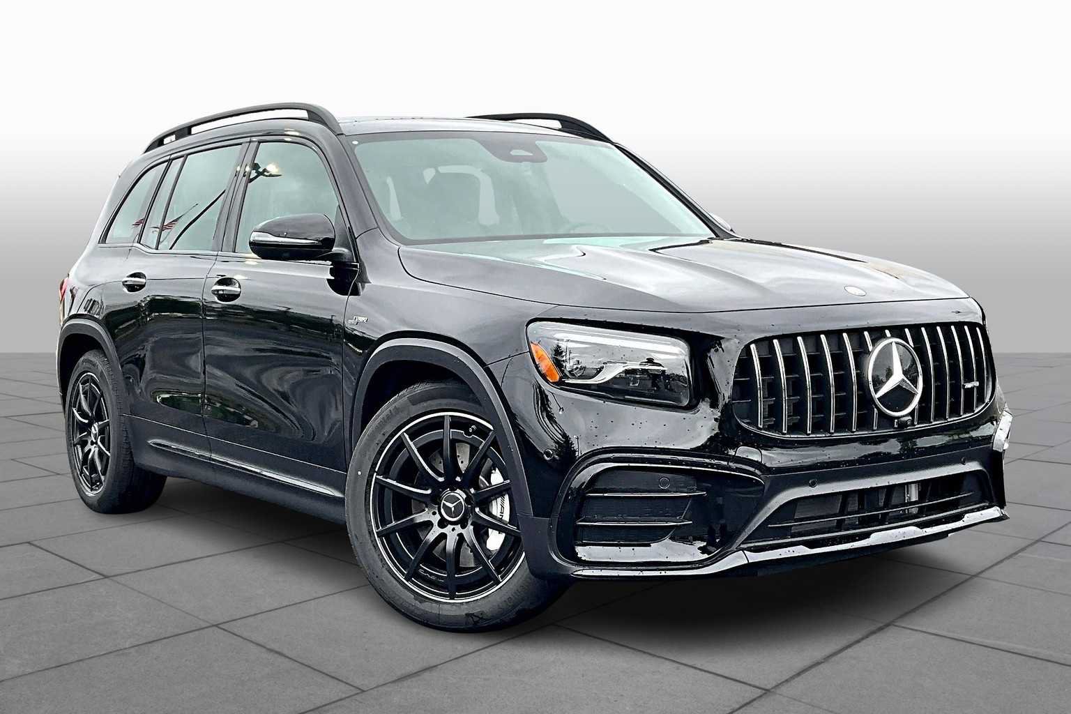 Used 2025 Mercedes-Benz GLB 35 AMG 4MATIC image 2