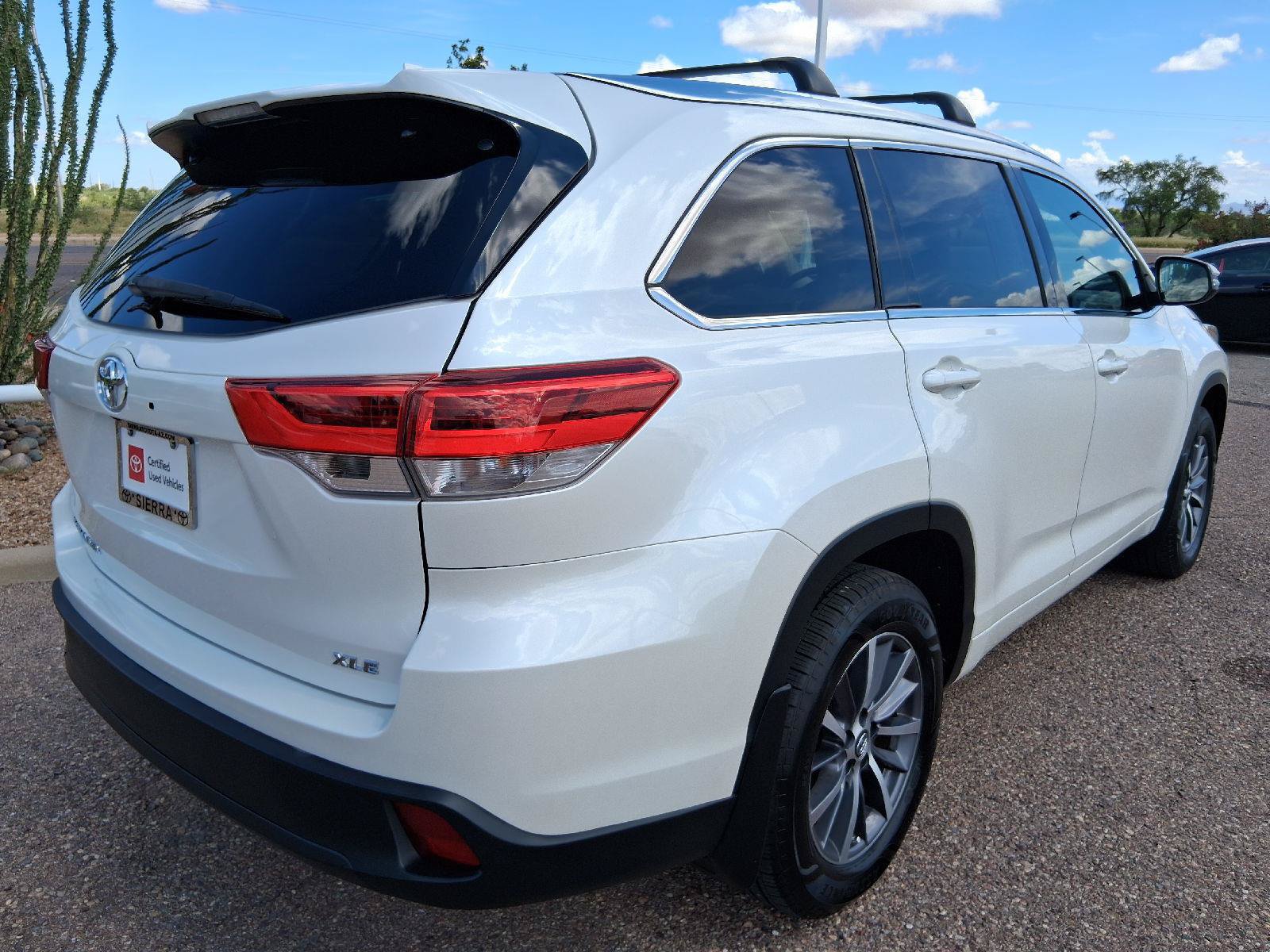 Certified 2017 Toyota Highlander XLE FWD image 6