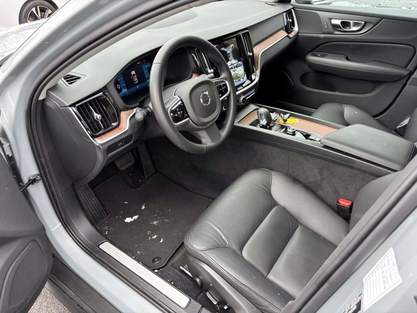 Used 2025 Volvo V60 B5 Cross Country Plus image 21