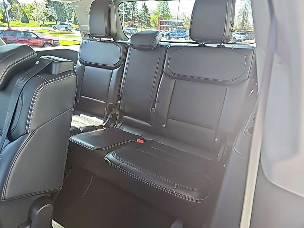Used 2025 Ford Expedition Platinum w/ Driver's Package image 15