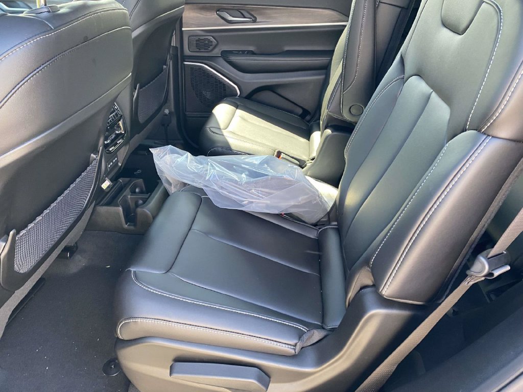 New 2026 Jeep Grand Cherokee L Limited w/ Limited Altitude Package RWD image 39