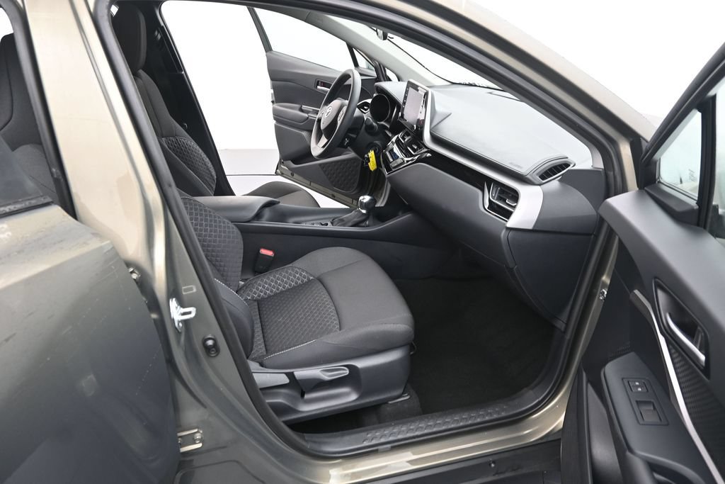 Used 2021 Toyota C-HR LE FWD image 19