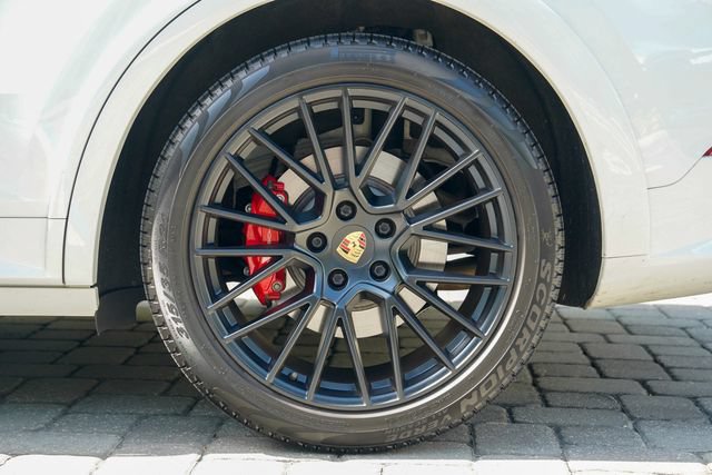 Used 2022 Porsche Cayenne GTS AWD/4WD image 17