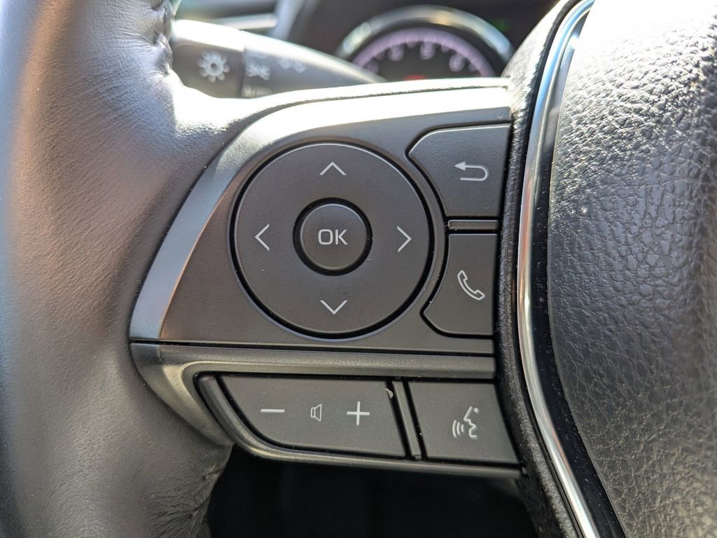 Used 2020 Toyota Camry SE w/ Moonroof Package image 24