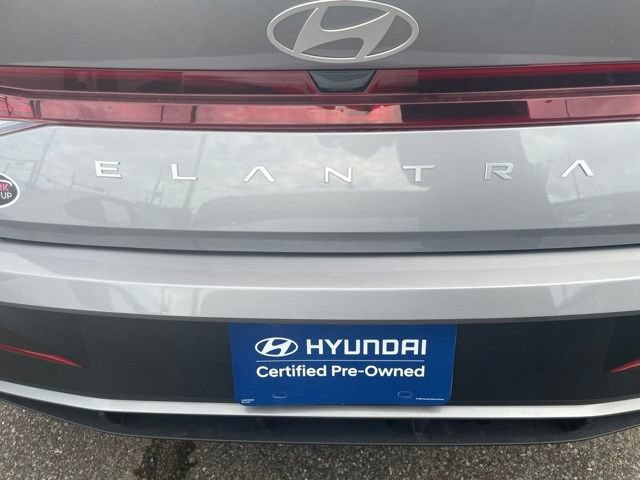 Certified 2025 Hyundai Elantra SE FWD image 9