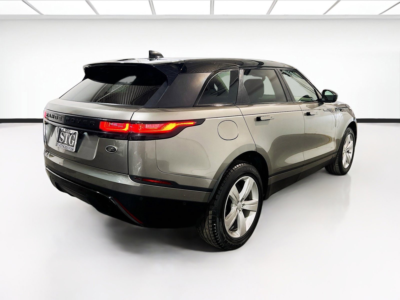 Used 2020 Land Rover Range Rover Velar S AWD/4WD image 4